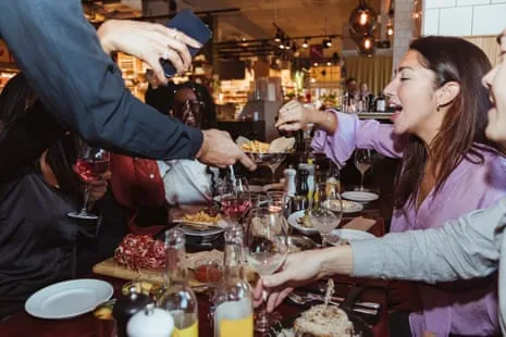 Five O’Clock Dinner Crowd: Why Millennials and Gen Z Are Choosing Earlier Meal Times